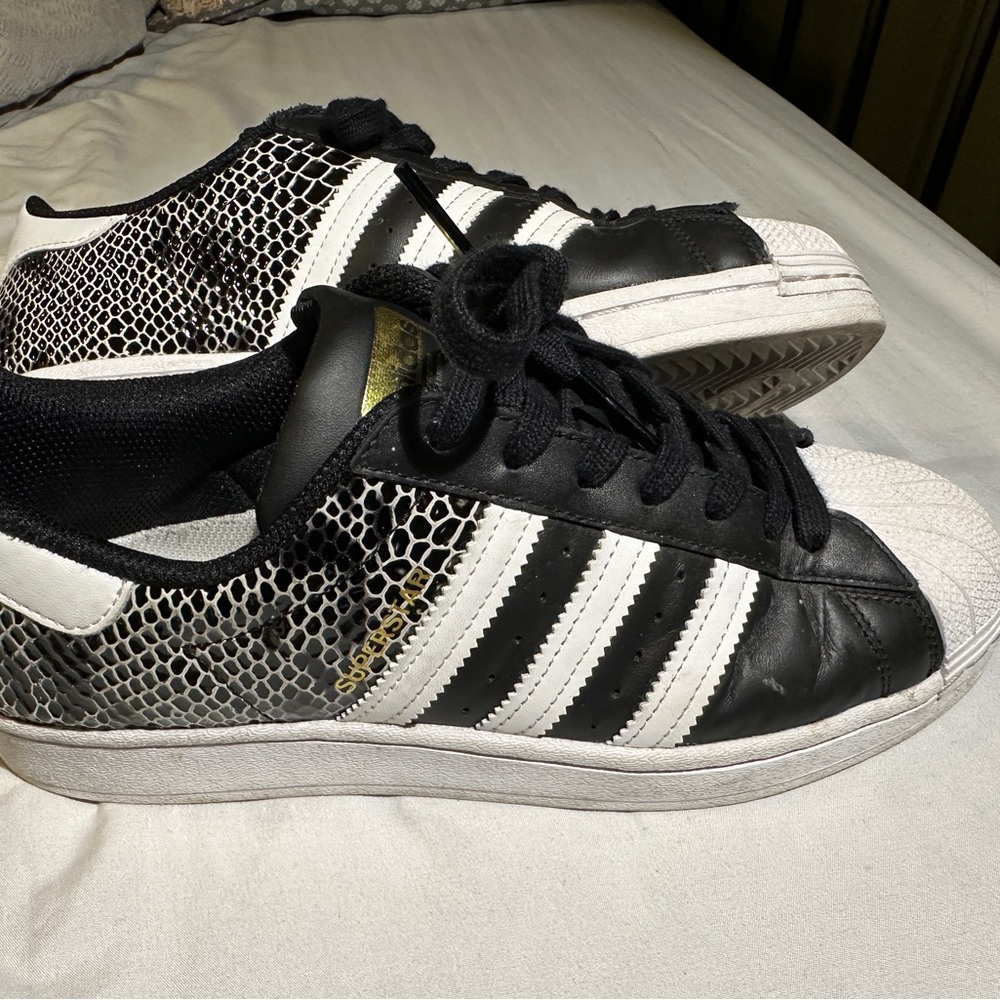 Adidas BlackSkin Superstar